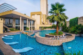 Pool View Beautiful apartment in Delhi, Noida